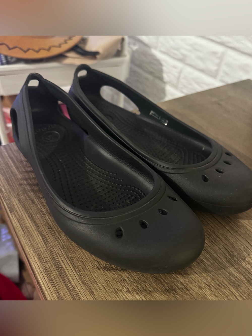 Crocs Kadee Slip On Flats Women’s Size 7 Black Water Resistant